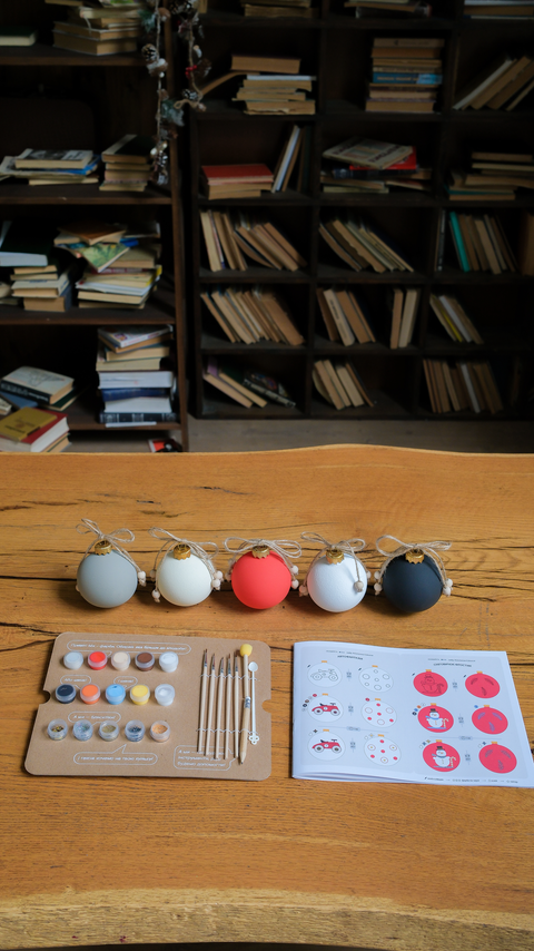 Zestaw do kolorowania bombek noworocznych „Kolory Bożego Narodzenia” (SETB5)